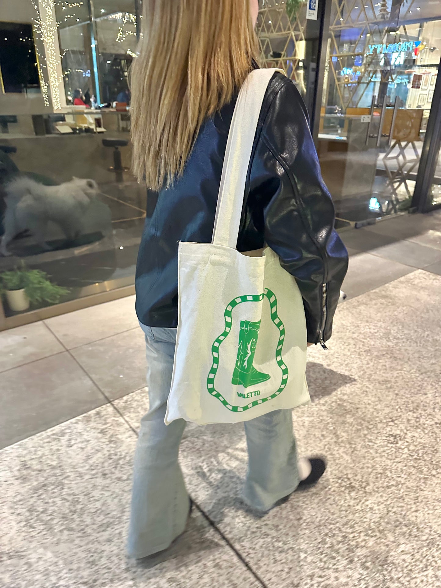 LA TOTE BAG